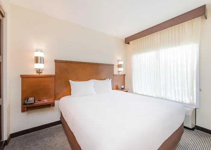 Hyatt Place Charleston Airport / Convention Center