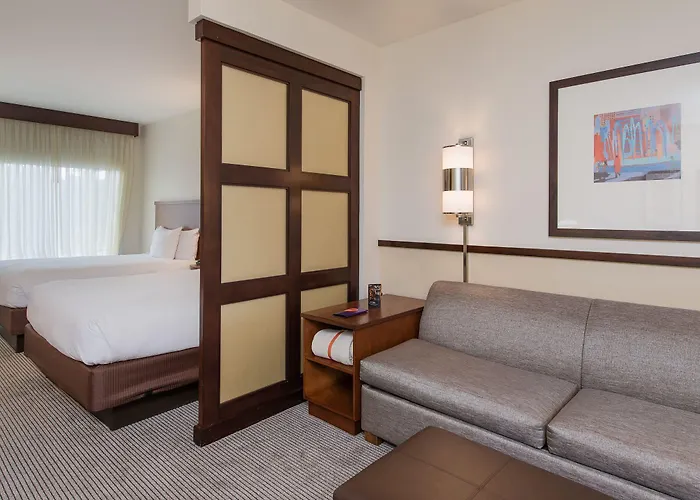 Hyatt Place Charleston Airport / Convention Center 3*